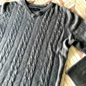 Tricots St. Raphael Men’s Lightweight V-Neck Sweater Grey Size Sm.100% Acrylic